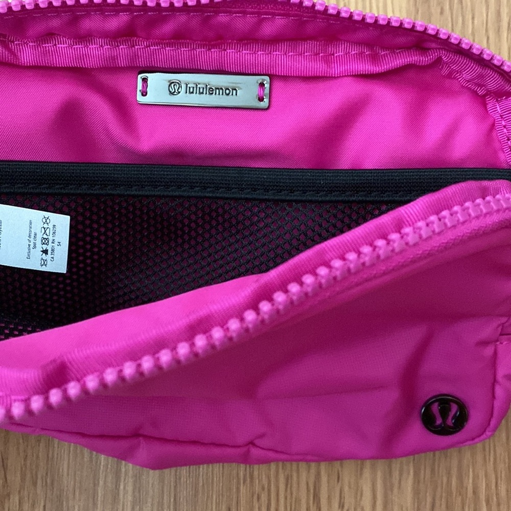 β€οΈ Lululemon Pink Everywhere Belt Bag Original Strap - Picture 4 of 6